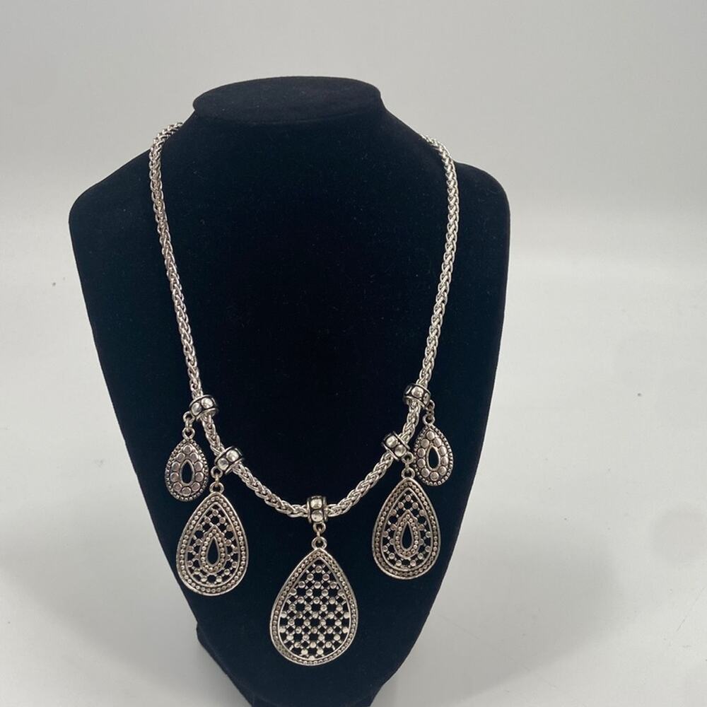 Silvertone Tear drop pendants necklace